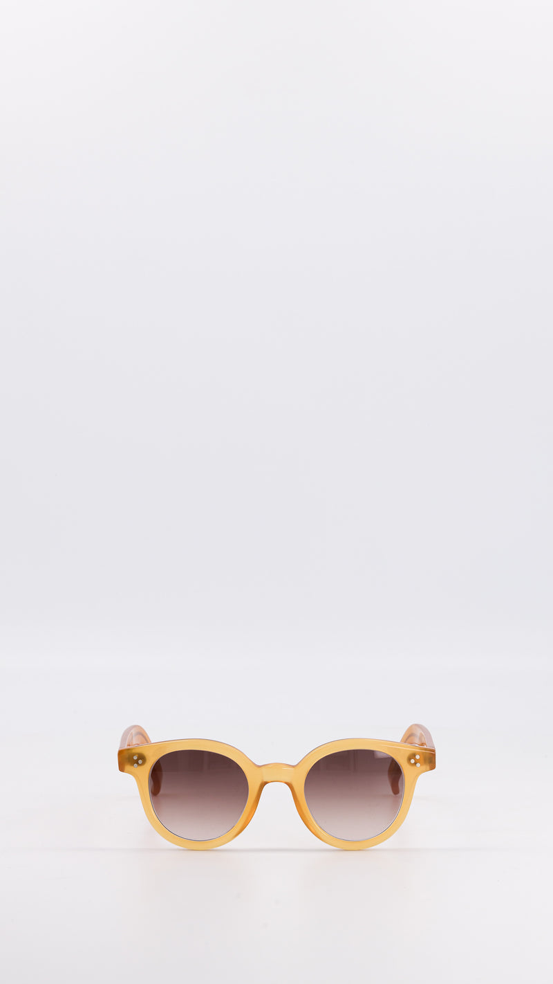 Les lunettes Vincent en acétate recyclé coloris miel verres solaires dégradés, coloris marron, vue de face, de la collection Automne Hiver 2024 par Maison Gabriel Paris