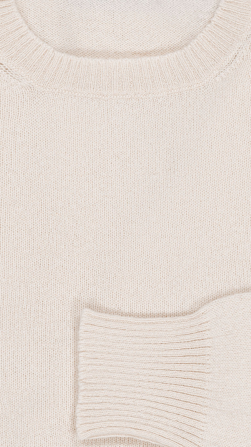 Zoom tissu du pull Aimé en baby cachemire blanc cassé Maison Gabriel Paris