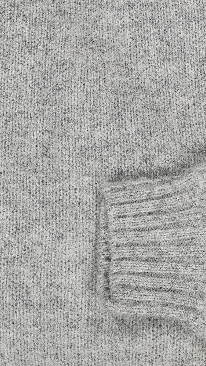 Zoom tissu du pull Victor en shetland col roulé coloris gris souris - collection Automne-Hiver 2024 - de la Maison Gabriel Paris