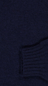 Zoom tissu du pull Victor en shetland col roulé coloris bleu marine - collection Automne-Hiver 2024 - de la Maison Gabriel Paris