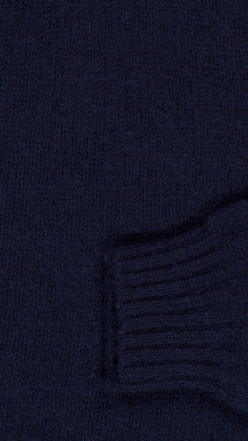 Zoom tissu du pull Victor en shetland col roulé coloris bleu marine - collection Automne-Hiver 2024 - de la Maison Gabriel Paris