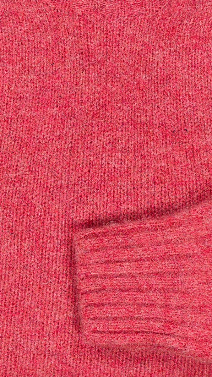 Zoom tissu du pull Victor en shetland col rond coloris rose - collection Automne-Hiver 2024 - de la Maison Gabriel Paris