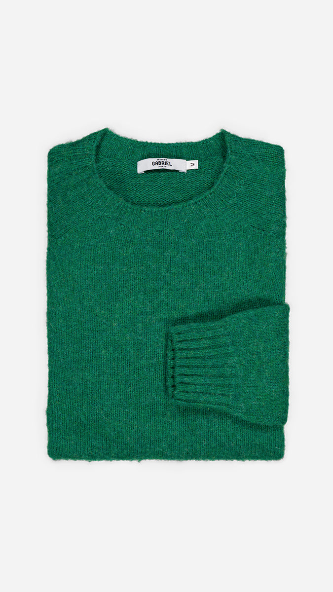 Pull Victor en shetland col rond coloris vert émeraude - collection Automne-Hiver 2024 - vue pliée - de la Maison Gabriel Paris